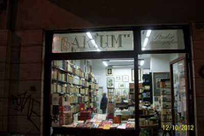 Libreria Barium: il coraggio e l'arte di vendere testi antichi
